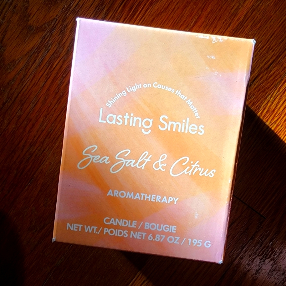 NWT NIB Lasting Smiles Sea Salt & Citrus Candle FabFitFun